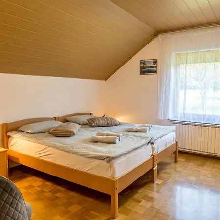 Apartmaji Anja *